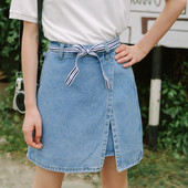 Γυναικεία φούστα denim με κορδέλα σε ανοιχτόχρωμο χρώμα