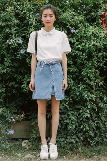 Γυναικεία φούστα denim με κορδέλα σε ανοιχτόχρωμο χρώμα