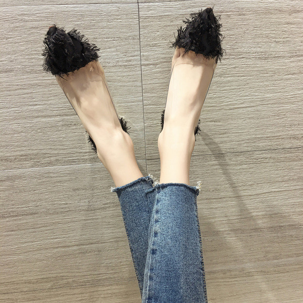 ΝΕΟ μοντέρνα γυναικεία παπούτσια με ενδιαφέρουσα διακόσμηση σε μαύρο και άσπρο