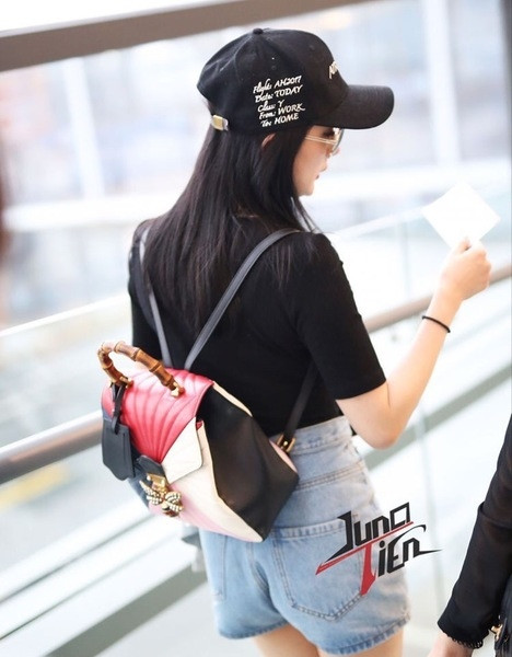 Palarie sport de dama cu vizor alb si negru cu inscriptii