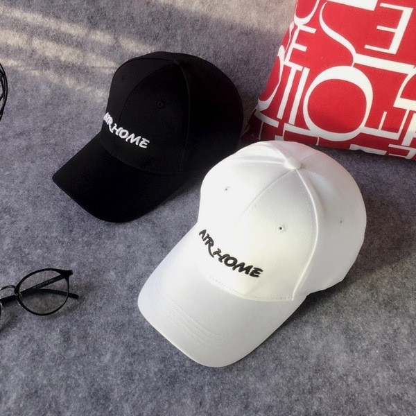 Palarie sport de dama cu vizor alb si negru cu inscriptii