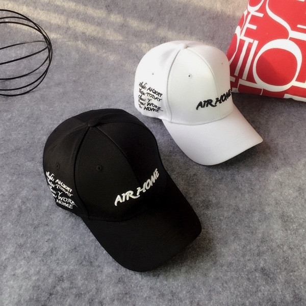 Palarie sport de dama cu vizor alb si negru cu inscriptii