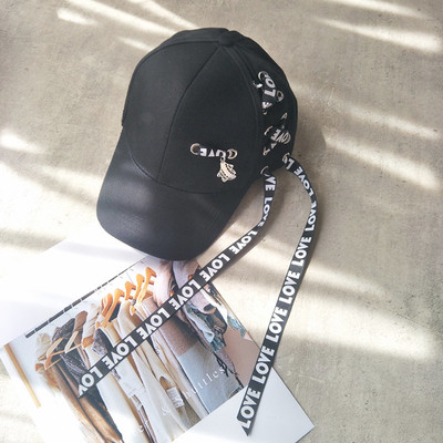 Palarie de dama cu cravate si inscriptii in trei culori