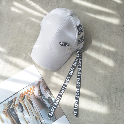 Palarie de dama cu cravate si inscriptii in trei culori