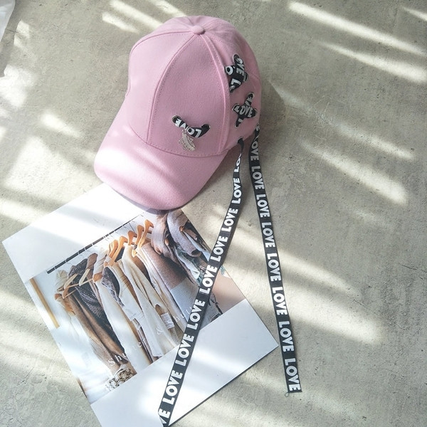 Palarie de dama cu cravate si inscriptii in trei culori