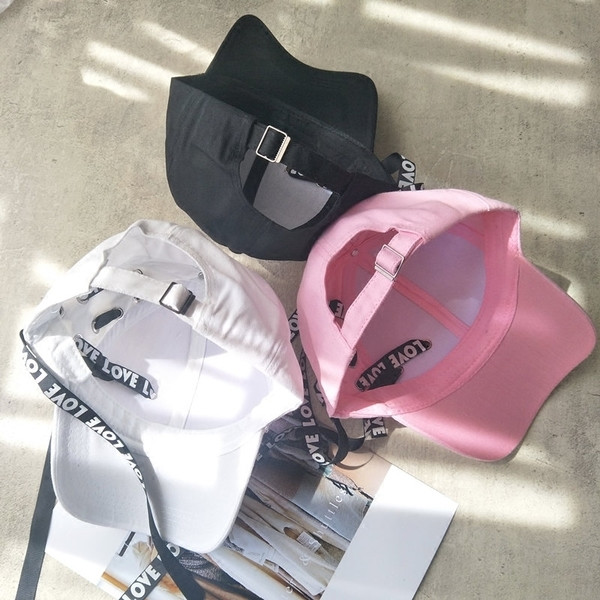 Palarie de dama cu cravate si inscriptii in trei culori