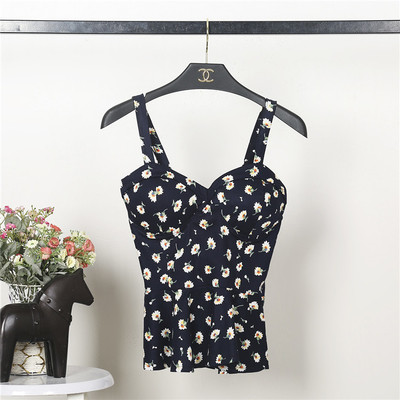 Κυρίες μοντέλο Slim σε διάφορα floral μοτίβα