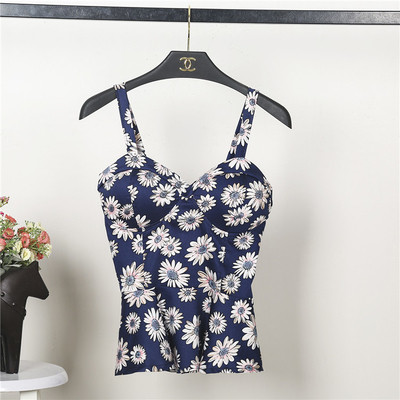 Κυρίες μοντέλο Slim σε διάφορα floral μοτίβα