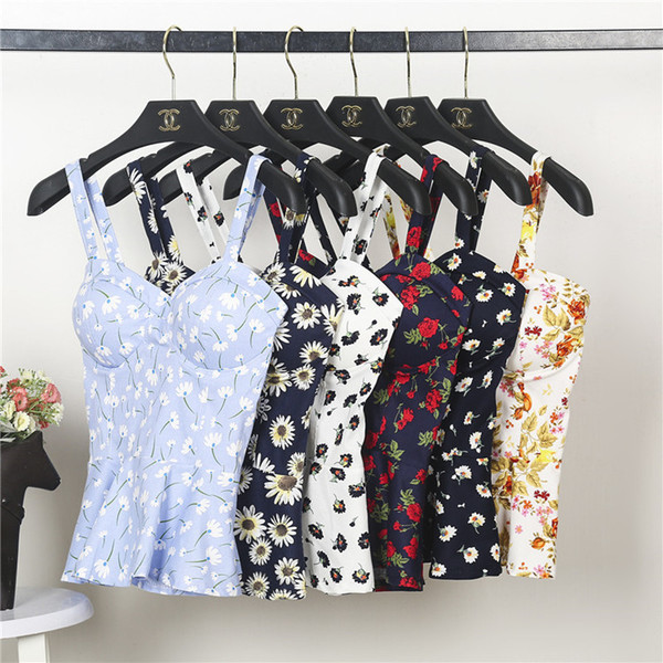 Κυρίες μοντέλο Slim σε διάφορα floral μοτίβα