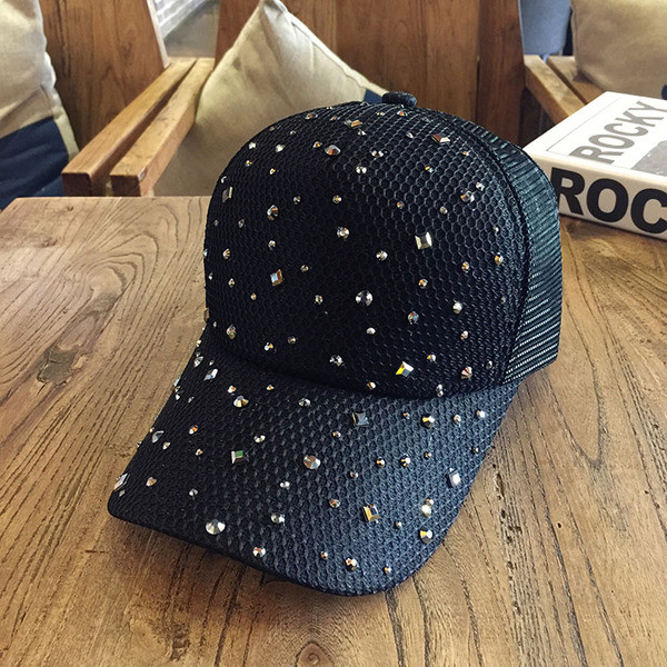 Palarie moderna de dama cu pietre decorative in negru si roz