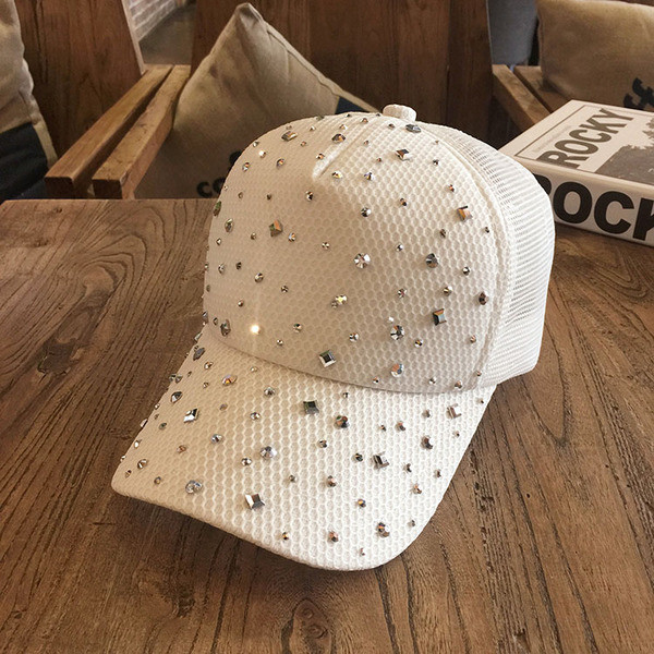 Palarie moderna de dama cu pietre decorative in negru si roz