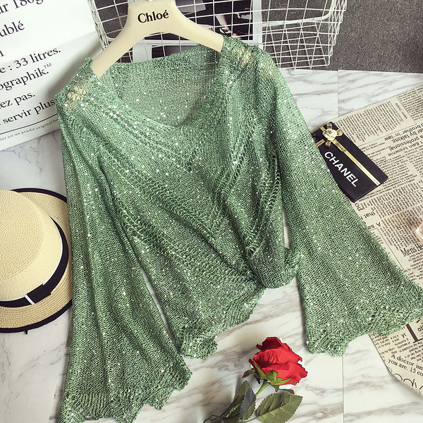 Bluză de damă strălucitoare cu decolteu în V și mâneci lotus