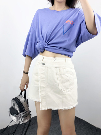 Παντελόνια με ασύμμετρη κοπή σε λευκό