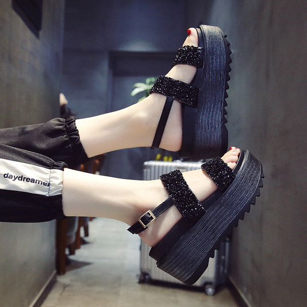 Sandale de dama moderne cu talpa aspra si bretele stralucitoare