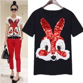 Γυναικεία μοντέρνα T-shirt με ζωηρόχρωμη εκτύπωση και sequined στοιχείο