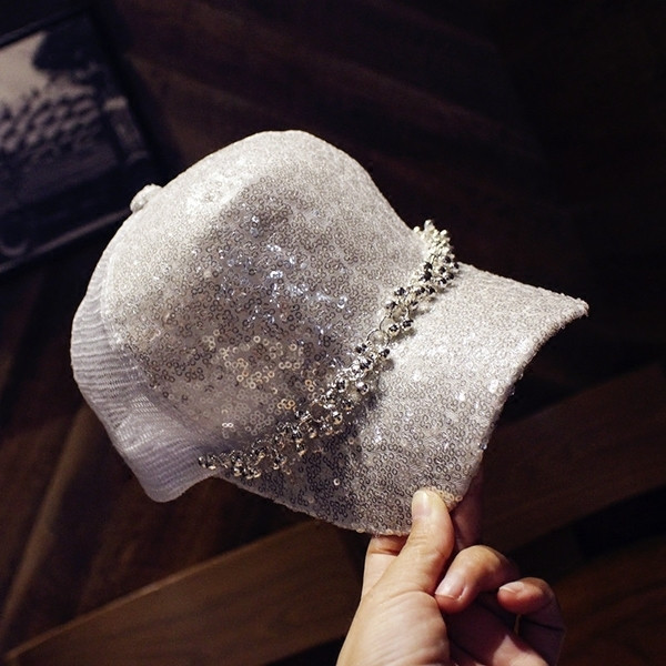 Palarie de dama moderna cu vizor in doua modele