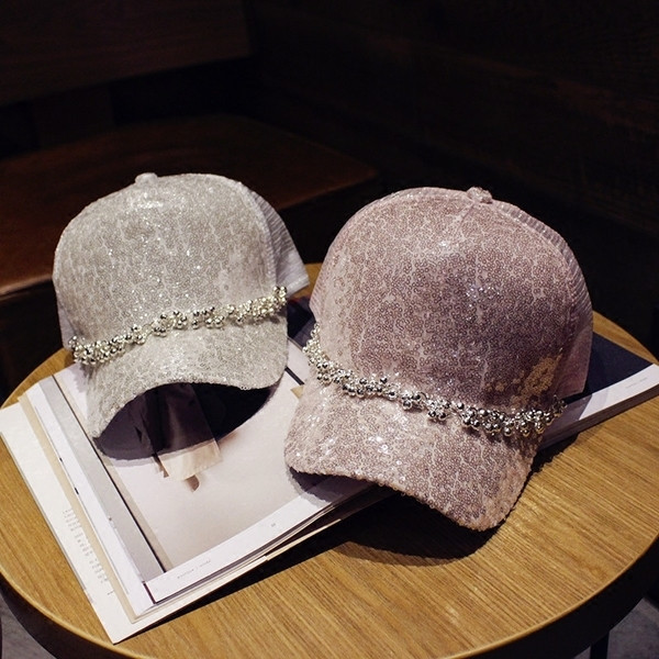 Palarie de dama moderna cu vizor in doua modele