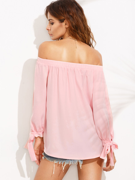 Bluză de damă cu umeri deschiși și mâneci lungi