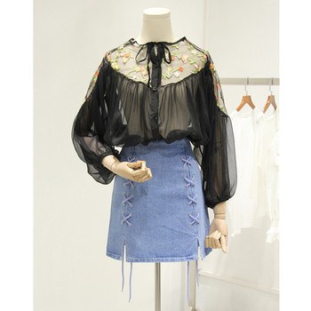 Γυναικεία φούστα denim σε ανοιχτόχρωμο χρώμα και γραβάτες