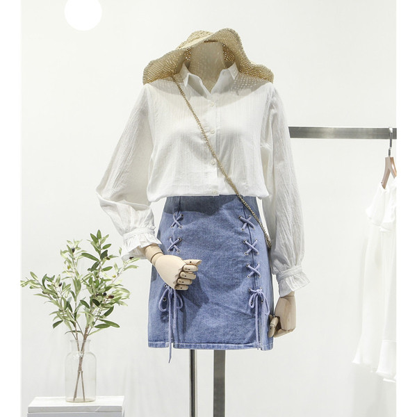Γυναικεία φούστα denim σε ανοιχτόχρωμο χρώμα και γραβάτες