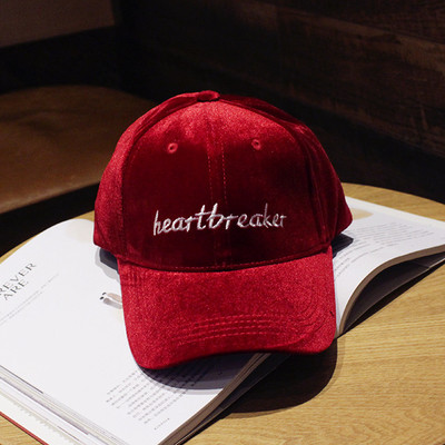 Μοντέρνο καπέλο βελούδινο γυναικών με δίχρωμη επιγραφή