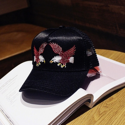 Лятна шапка с мрежа и бродерия в черен цвят подходяща за мъже и жени