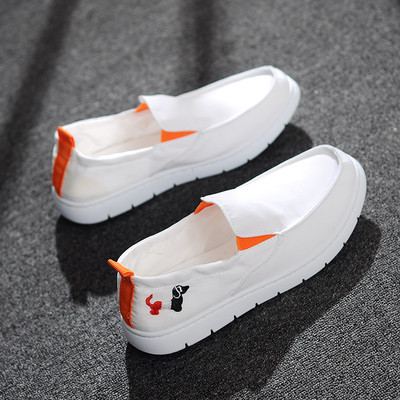 Οι καθημερινές μοκασίνες των ανδρών σε τέσσερα καθαρά σχέδια