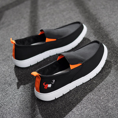 Οι καθημερινές μοκασίνες των ανδρών σε τέσσερα καθαρά σχέδια