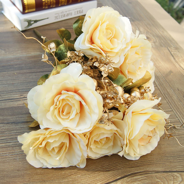 Διακοσμητικά τριαντάφυλλα σε διάφορα χρώματα