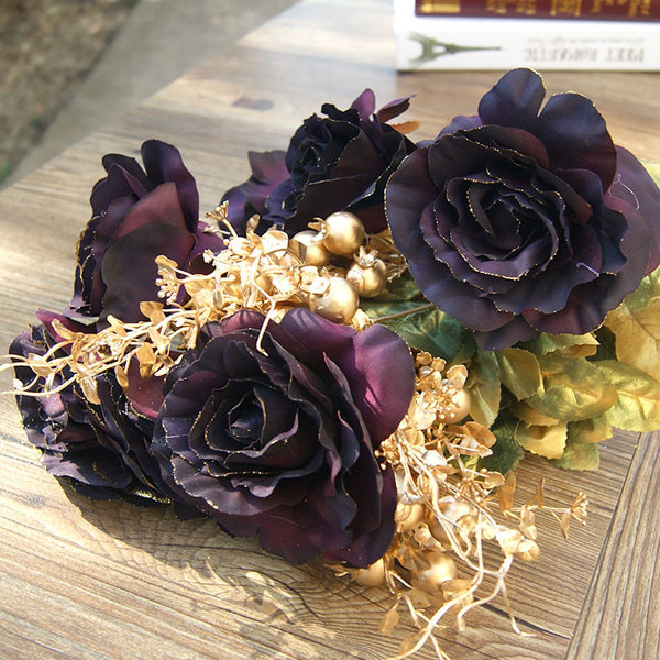 Διακοσμητικά τριαντάφυλλα σε διάφορα χρώματα