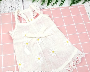 Рокля за кучета с флорални мотиви в няколко цвята 