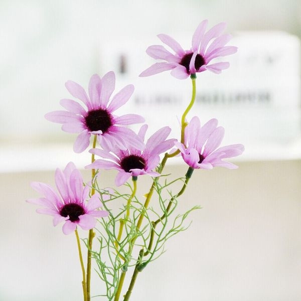 Διακοσμητικά λουλούδια σε τρία χρώματα