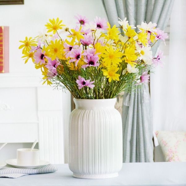 Διακοσμητικά λουλούδια σε τρία χρώματα