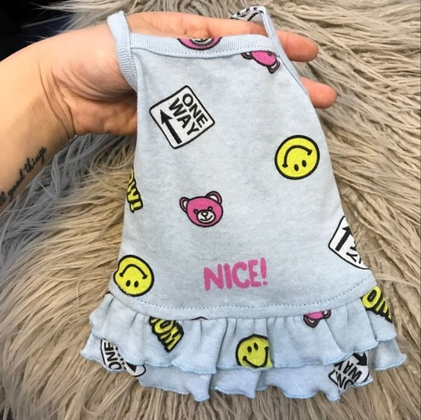 Μοντέρνο σκύλο φόρεμα με πολύχρωμη εφαρμογή σε διάφορα χρώματα