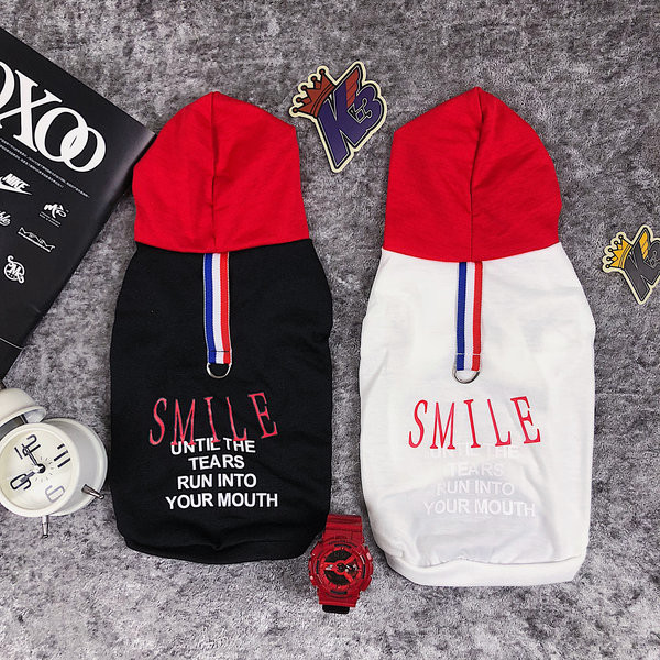 Κατοικίδιο κατοικίδιων ζώων με αρκετές κουκούλες