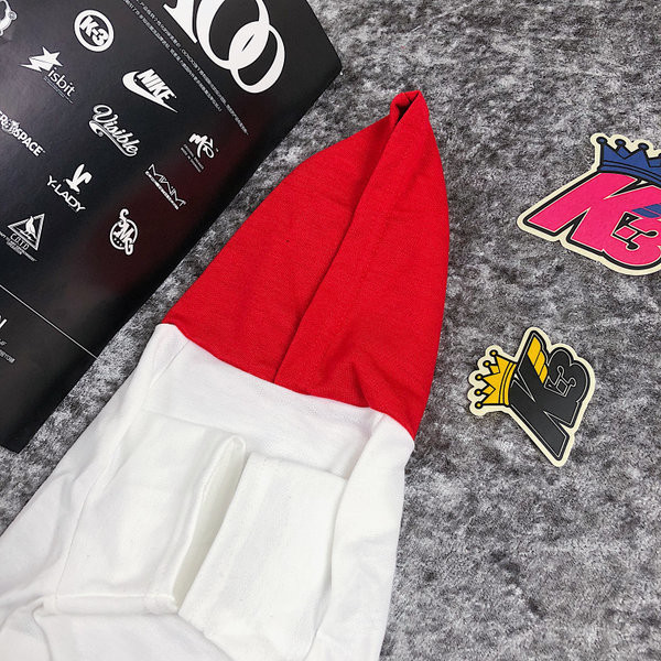 Κατοικίδιο κατοικίδιων ζώων με αρκετές κουκούλες