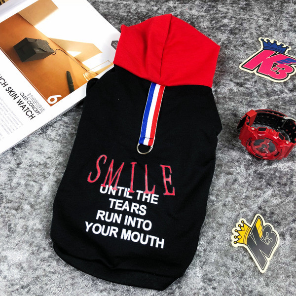 Κατοικίδιο κατοικίδιων ζώων με αρκετές κουκούλες