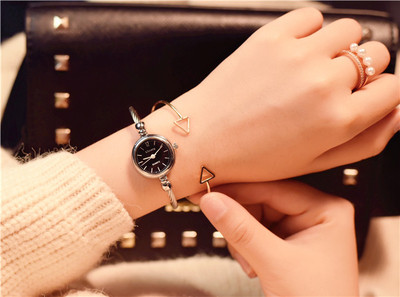 Дамски стилен часовник с тънка верижка в няколко цвята