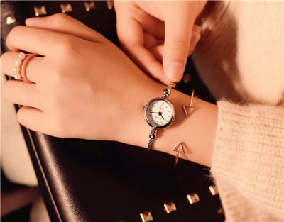 Дамски стилен часовник с тънка верижка в няколко цвята