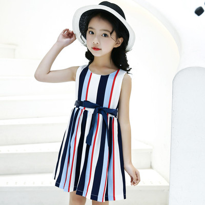 Rochie pentru copii cu dungi pentru o fata cu cravata