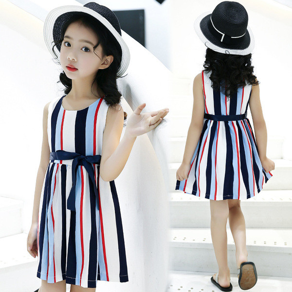 Rochie pentru copii cu dungi pentru o fata cu cravata