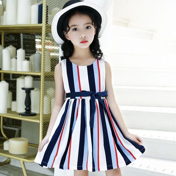 Rochie pentru copii cu dungi pentru o fata cu cravata