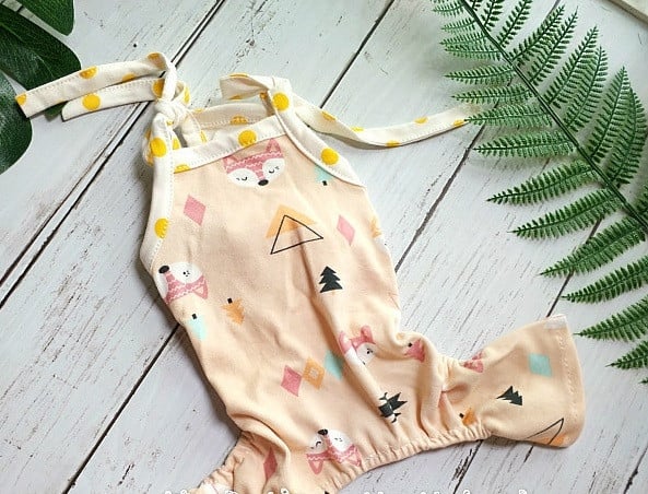 Salopeta pentru caini cu aplicare de culoare in mai multe culori