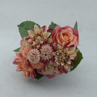 Декоративен букет в няколко цвята