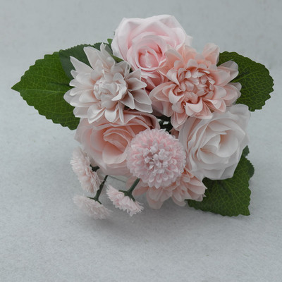 Декоративен букет в няколко цвята