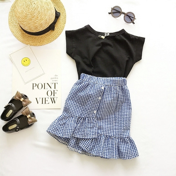 Fusta scurta in carouri pentru copii pentru o fata cu talie inalta si volane