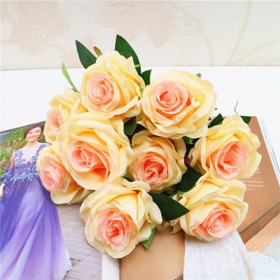 Διακοσμητικό μπουκέτο από τριαντάφυλλα