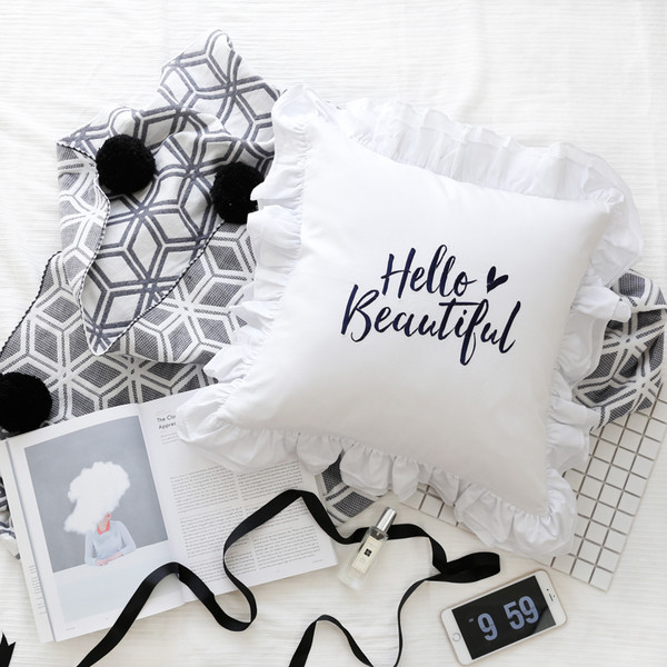 Λευκό κάλυμμα μαξιλαριού με επιγραφή