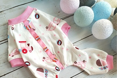 Salopeta pentru caini cu aplicare de culoare in mai multe culori