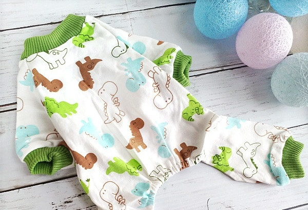 Salopeta pentru caini cu aplicare de culoare in mai multe culori